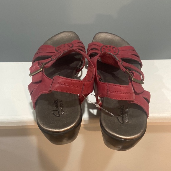 CLARKS Bendables Leather Wedge Sandals Red color Women's Size 11m - Picture 14 of 16